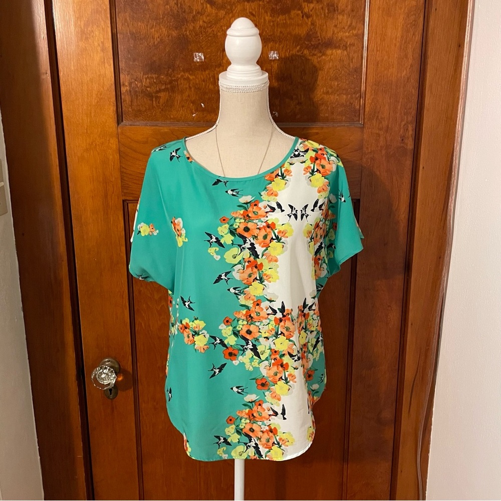 Adiva Short Sleeve Bird Print Blouse